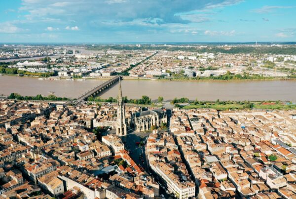 Bordeaux-Euratlantique est un client de TRIMANE. Il fait appel à TRIMANE pour la transformation de son système d'information décisionnel.